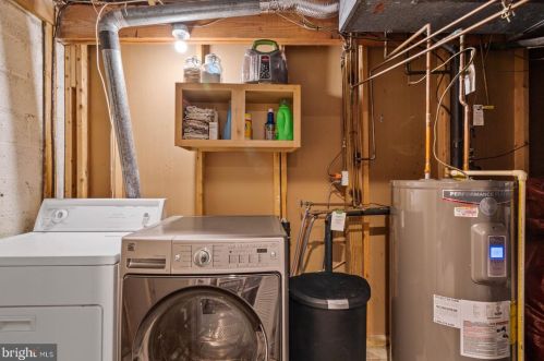 6431 Franconia Ct, Springfield VA  22150-1204 exterior