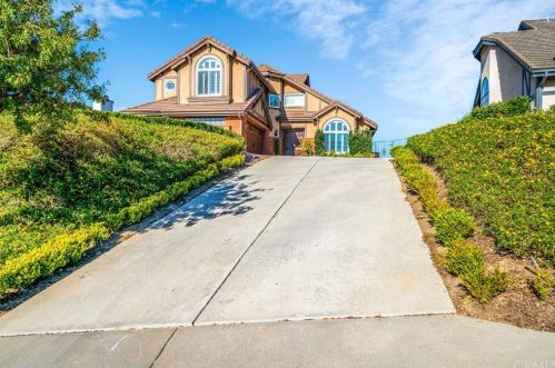 650 Londerry Ln, Anaheim, CA 92807-4614