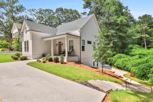7 Elm St, Newnan, GA 30263-1505