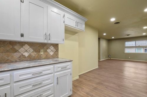 8048 Woodvale Rd, Fort Worth TX  76135-4431 exterior