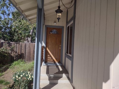 692 Hamilton Dr, Vacaville, CA 95687-5126
