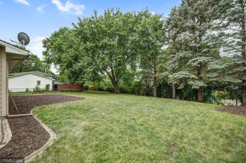 2025 Bluestone Ln, Saint Paul MN  55122-2830 exterior