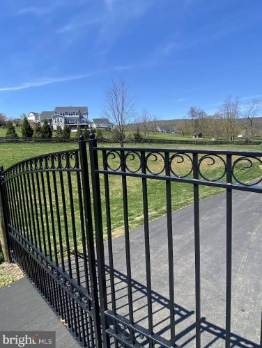35184 Dundee Ct, Round Hill, VA 20141-4214