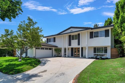 22330 De Kalb Dr, Calabasas, CA 91302-5107