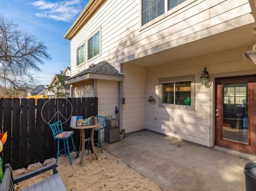 12205 Chelsea Gln Pl, Austin TX  78753-7110 exterior