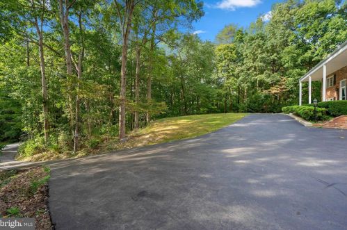 7301 Lackawanna Dr, Springfield VA  22150-4418 exterior