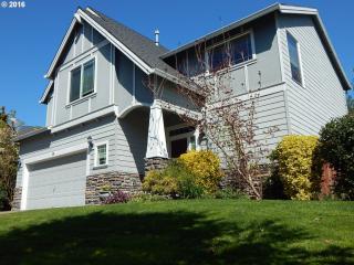 136 Royal Oak St, Newberg OR  97132-7412 exterior