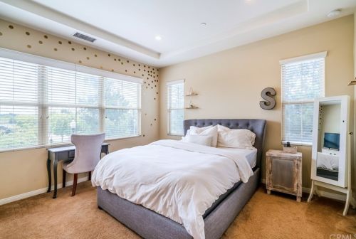 54 Rembrandt, Irvine CA  92620-7314 exterior