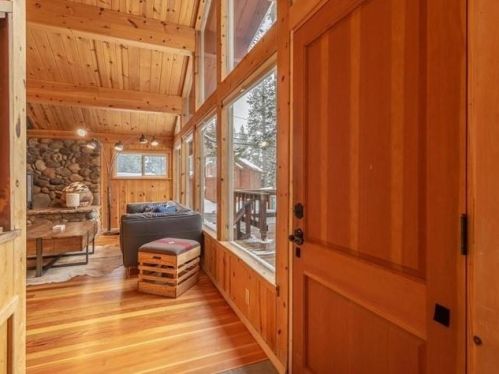 13584 Moraine Rd, Truckee CA  96161-3837 exterior