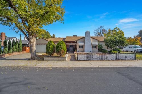 3208 Commerce St, Stockton, CA 95204-3620