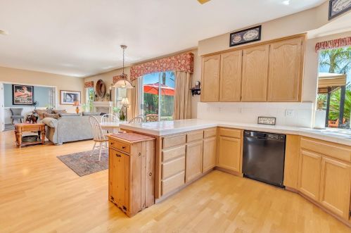 1746 Fir Dr, Los Banos CA 93635-5236 exterior