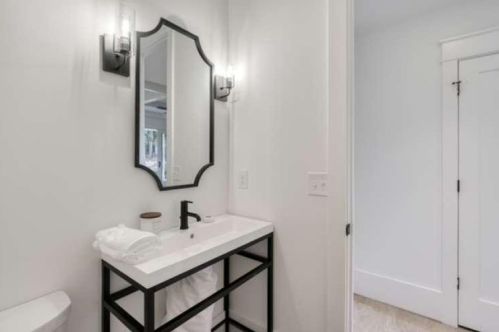 2698 Archway Dr, Atlanta GA  30341-4835 exterior
