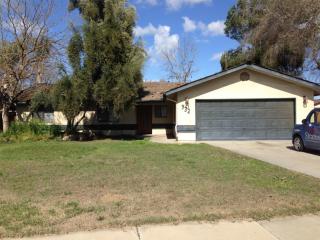 932 Tammy Ln, Lemoore, CA 93245-3769