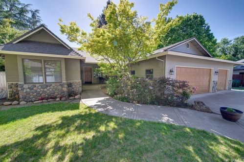 8 Stansbury Ct, Chico, CA 95928-9411