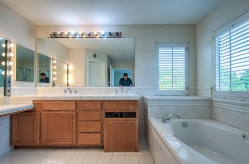 2 Altezza, Irvine CA  92606-8909 exterior