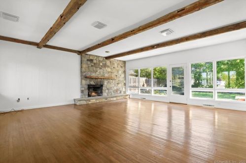 10 Logan Pl, Norwalk CT  06853-1403 exterior