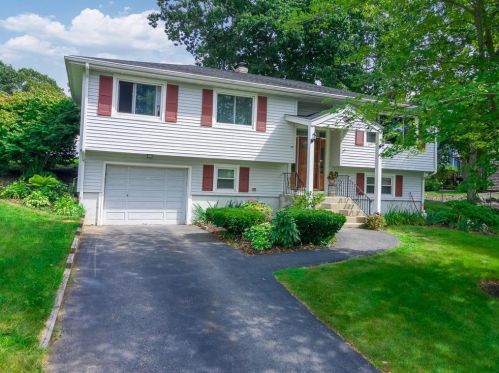 13 Julia Dr, Providence, RI 02911-1117