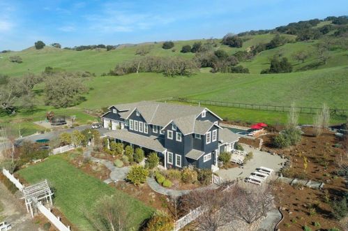 7670 Crews Rd, Gilroy CA  95020-9558 exterior