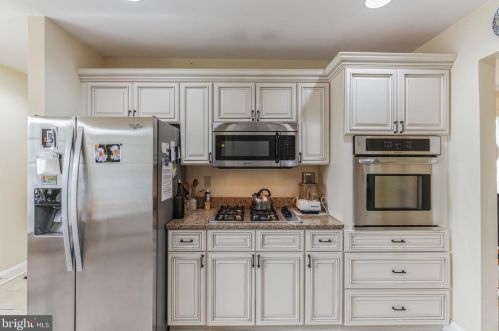 31 Hedge Row Rd, Princeton, NJ 08540-5054