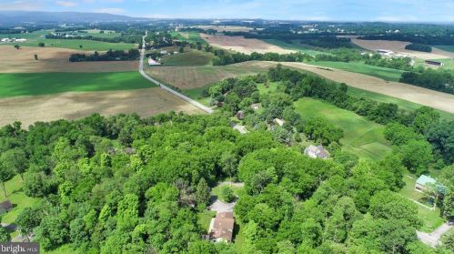 2122 Walnut Bottom Rd, Carlisle PA 17015-9122 exterior