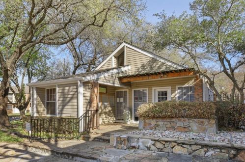 8555 Fair Oaks Xing, Dallas TX  75243-8052 exterior