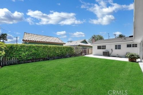 5771 Heil Ave, Huntington Beach CA  92649-3771 exterior