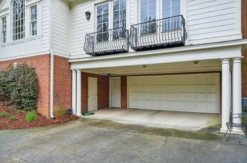 1041 Farmington Ln, Atlanta GA  30319-2811 exterior