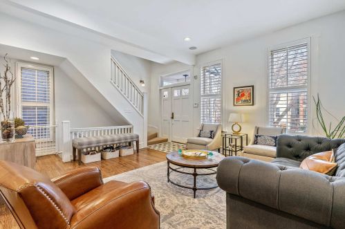 3248 Southport Ave, Chicago, IL 60657-3227
