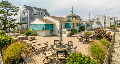 16 Las Vegas Rd, Lavallette NJ 08735-1815 exterior