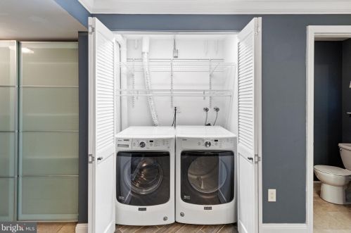 21 Featherbed Ct, Trenton NJ 08648-2004 exterior