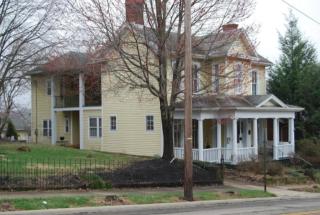 142 Chestnut St, Lancaster, OH 43130-3824