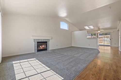 225 Melbourne Dr, Modesto, CA 95357-1335