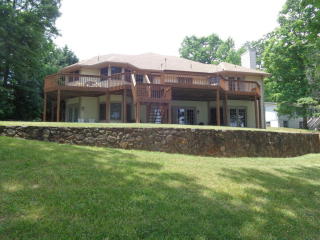 512 Autumn Ave, Huddleston, VA 24104-3103