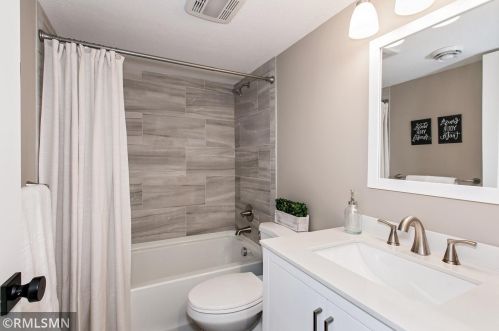 4893 121st St, Saint Paul MN  55110-5902 exterior