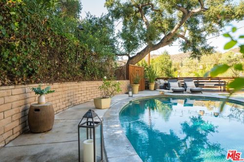 2660 Glenoaks Blvd, Glendale CA  91206-3107 exterior