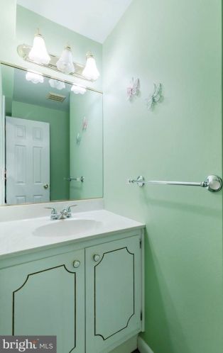 303 Devon Dr, Lancaster PA  17603-4609 exterior