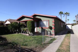 1549 75th St, Los Angeles, CA 90001-2622