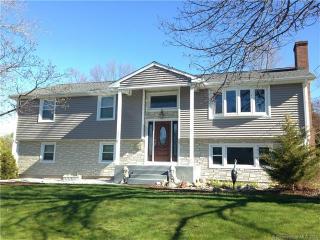 1 Ronald Dr, Cromwell CT  06416-1414 exterior