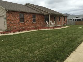 1909 Magnolia Dr, Chatham, IL 62629-1481