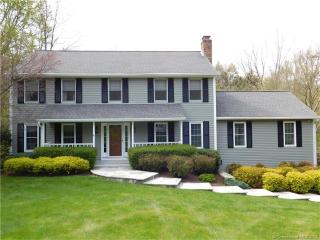 8 Golden Hill Ln, Huntington, CT 06484-1674