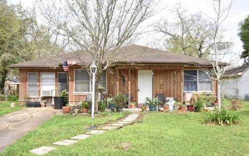 917 Robinhood Ln, Angleton TX  77515-3525 exterior