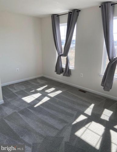 118 Un Rdg Dr, Charles Town WV 25414-4937 exterior