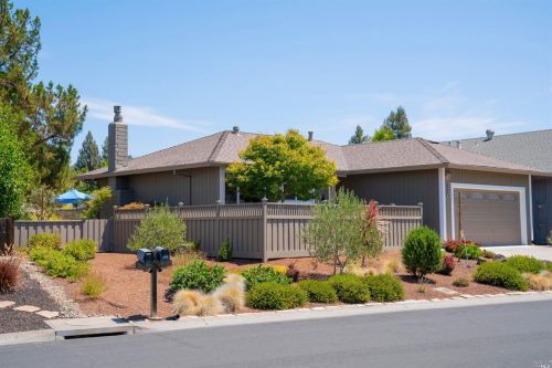 220 Orchard St, Healdsburg, CA 95448-4325