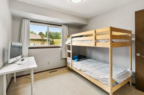 1718 Hickory Hill Dr, Saint Paul MN  55122-2410 exterior