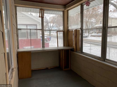 654 Earl St, Saint Paul MN  55106-2736 exterior