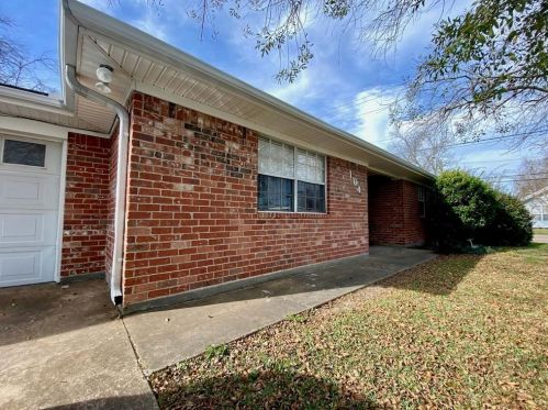 104 2nd 1/2 St, Nederland, TX 77627-2234