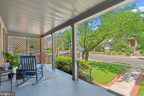 800 Easley St, Silver Spring MD 20910-4587 exterior