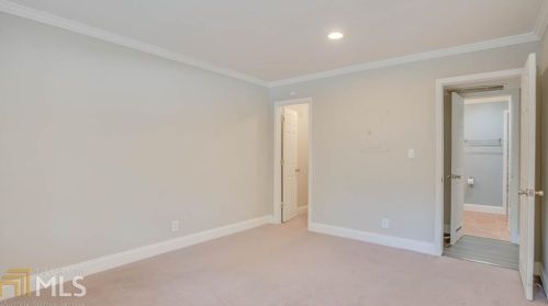 2 Finch Dr, Atlanta GA  30315-6502 exterior