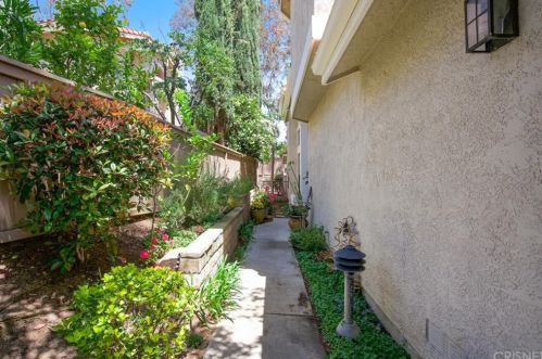 372 Turin St, Calabasas, CA 91377-5527
