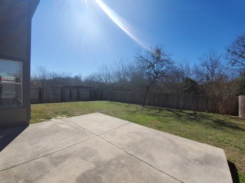 470 Whispering Holw Dr, Uhland TX 78640-4662 exterior